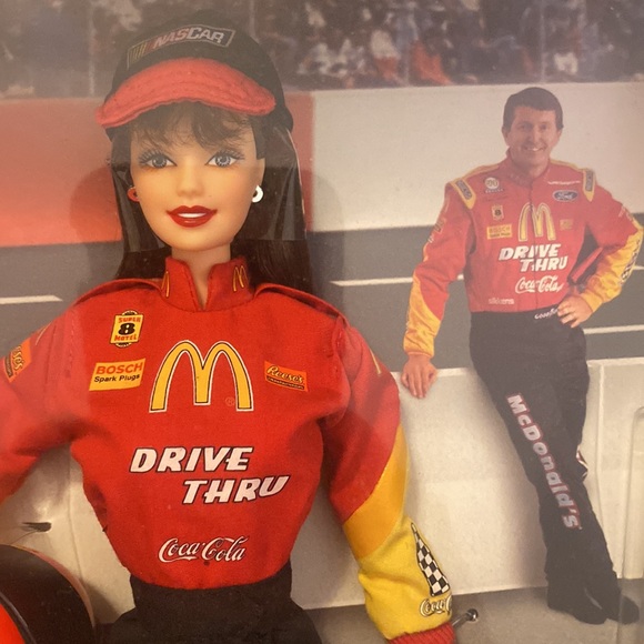 NRFB Nascar Barbie Official #94 - Bill Elliott box - McDonalds Sponsor clothing - Picture 2 of 9
